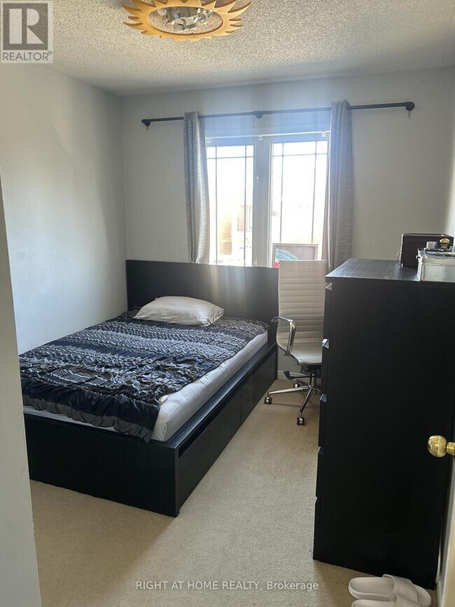 Photo du bâtiment - 1983 Treetop Way