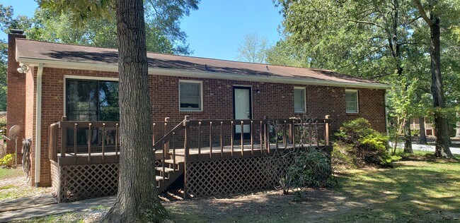 Foto del edificio - 100 Jackie Ave