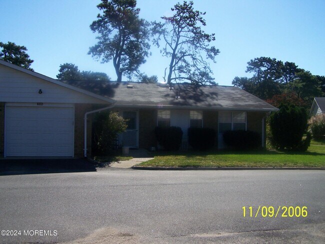 Building Photo - 33B Gramercy Ln