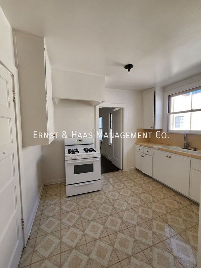 Foto del edificio - 528 N Kenmore Ave