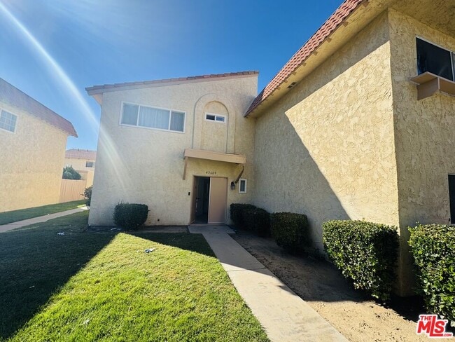 Foto del edificio - 43609 Stanridge Ave