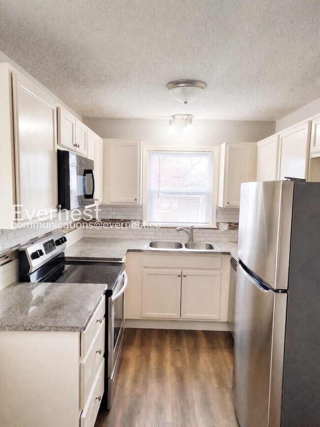 Building Photo - 4 Bed, 2 Bath Home with Garage / Pet-Friendly / Coming Soon!