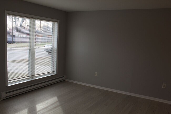 Foto del edificio - 3 Bedroom Ranch in Plainfield