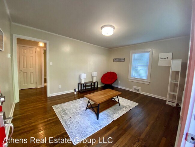 Building Photo - 2 br, 1 bath House - 595 Pinecrest Drive