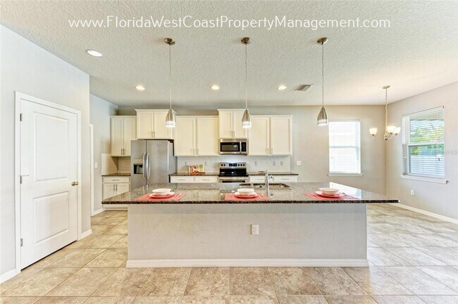 Building Photo - GORGEOUS DEL TIERRA HOME WITH FENCED YARD! 3 BED/2 BATH AMAZING KITCHEN! MAY MOVE IN !