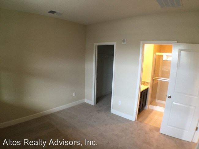 Building Photo - 3 br, 3.5 bath House - 3143 Via Siena Place