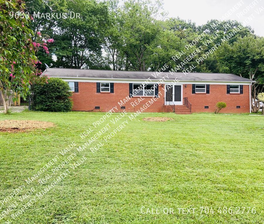 Primary Photo - Newly Renovated Classic Ranch Home with La...