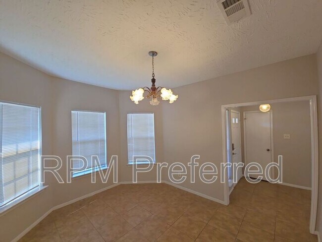 Building Photo - 14807 Cypress Ridge Dr