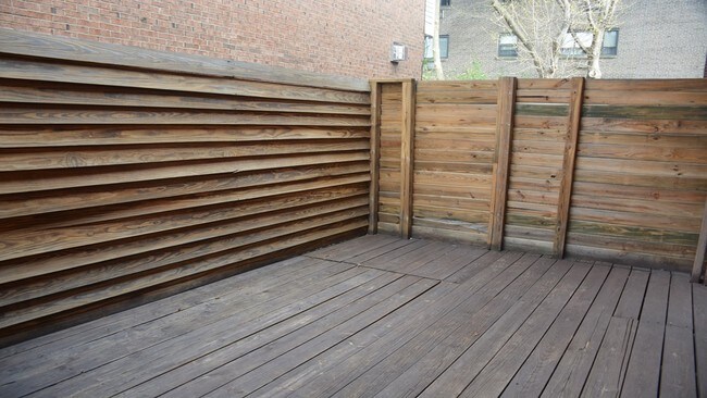Private patio - 503 N Neville St