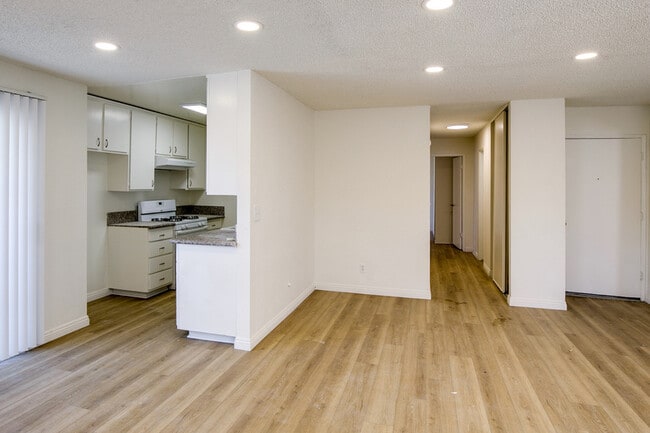 Foto del edificio - 5452 Corteen Pl