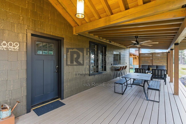 Building Photo - 809 3rd Ave W
