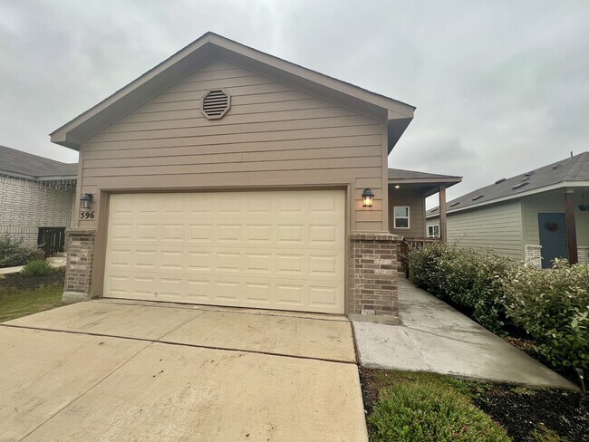 Building Photo - 596 Jennifer Wy