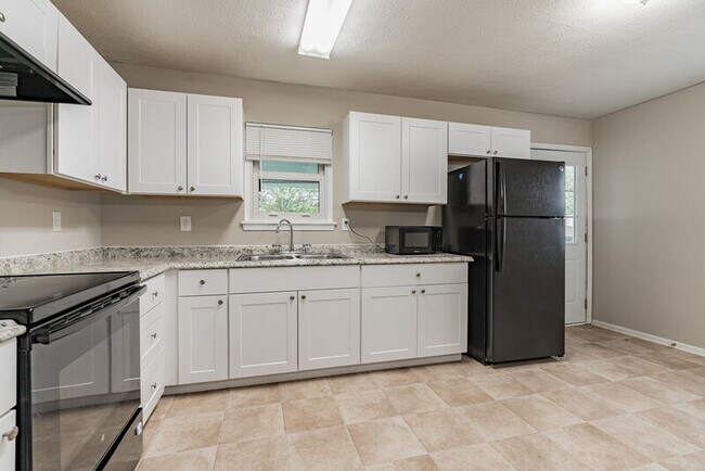 Building Photo - 10512 Hillpark Dr