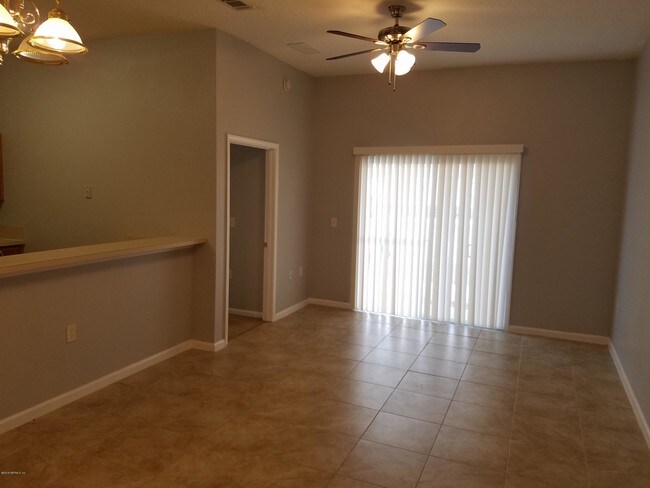 Foto del edificio - 7920 Merrill Rd
