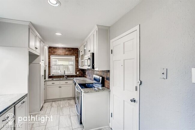 Building Photo - 3 br, 1.5 bath House - 107 Wake Dr.