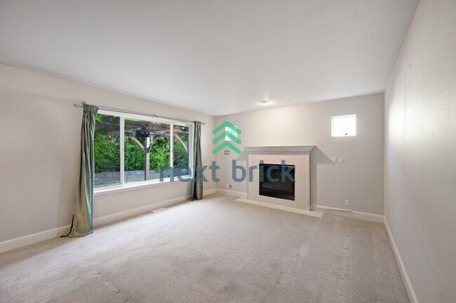 Foto del edificio - Quiet and Spacious 5-Bedroom Haven w/ 2.5 Baths – 2420 Sq Ft of Comfort Awaits!