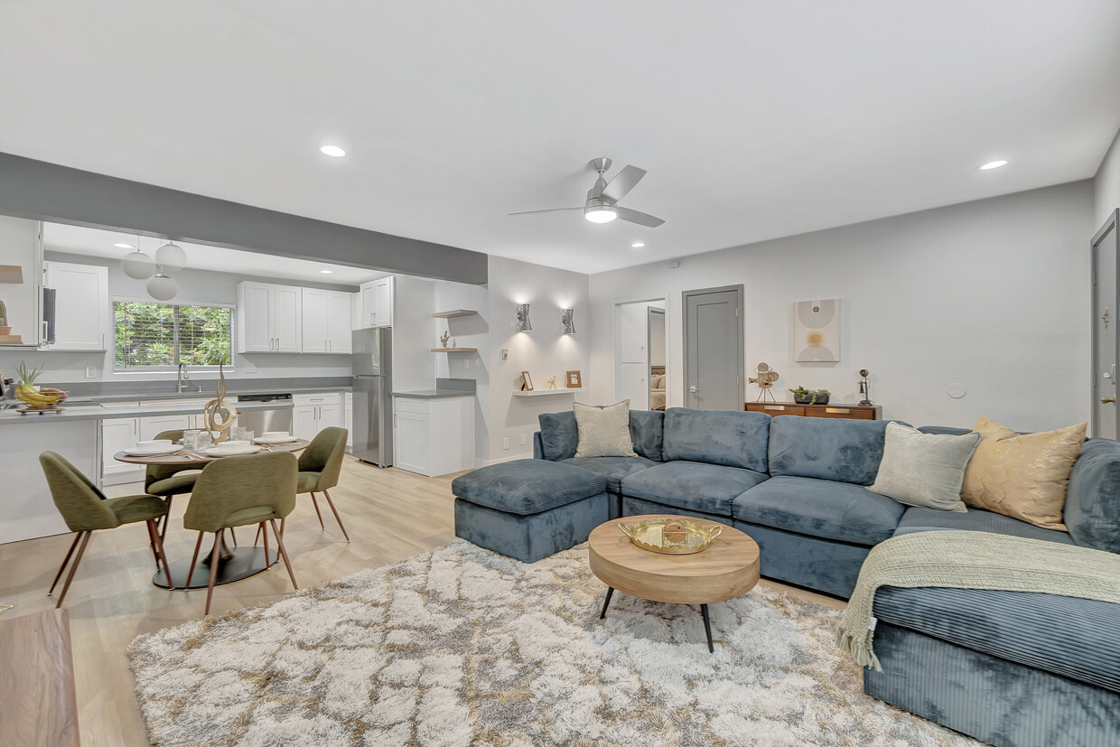 Primary Photo - Palm View Village (Furnished Units Available)