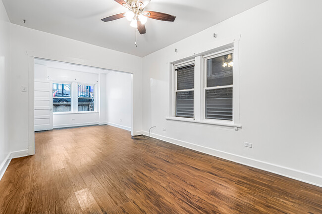 Building Photo - 2127 W 21st Pl