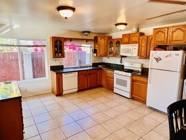 Foto del edificio - 1464 Larwood Rd