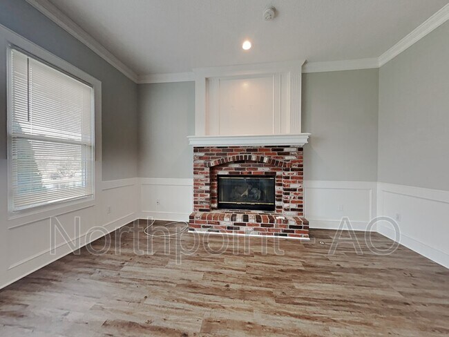 Building Photo - 208 SE Battery Dr