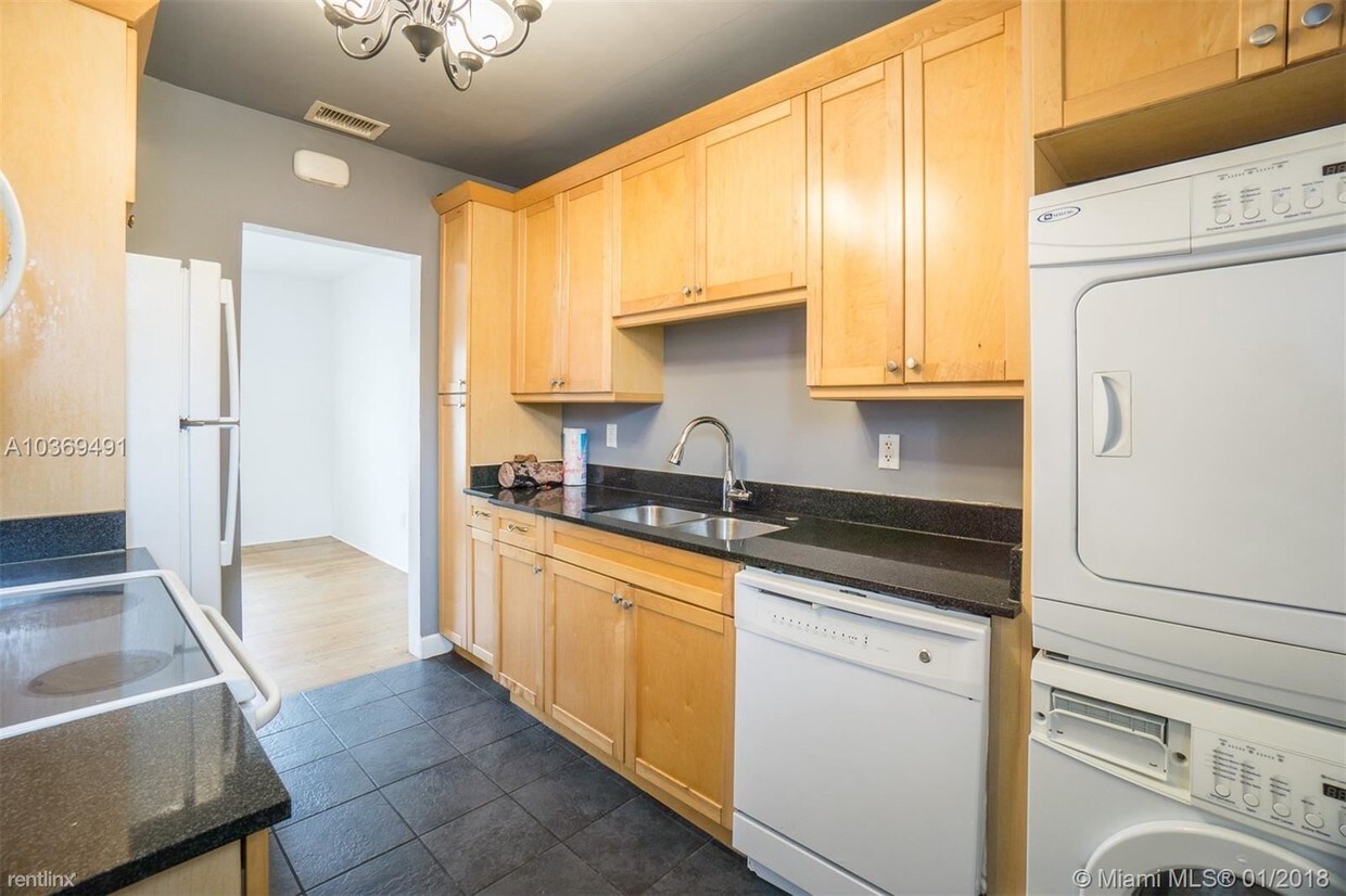 Primary Photo - 4 br, 3 bath House - 1421 SW 24th Ave