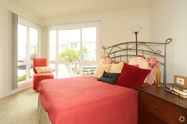 1Bedroom: Bedroom - Juniper