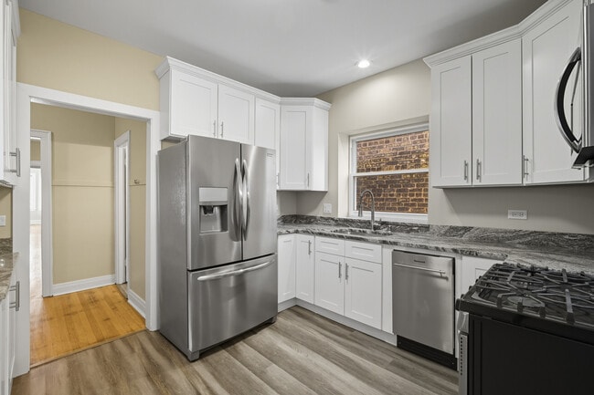 Building Photo - 4831 W Roscoe St