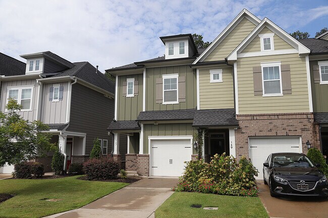 Building Photo - 147 Manordale Dr