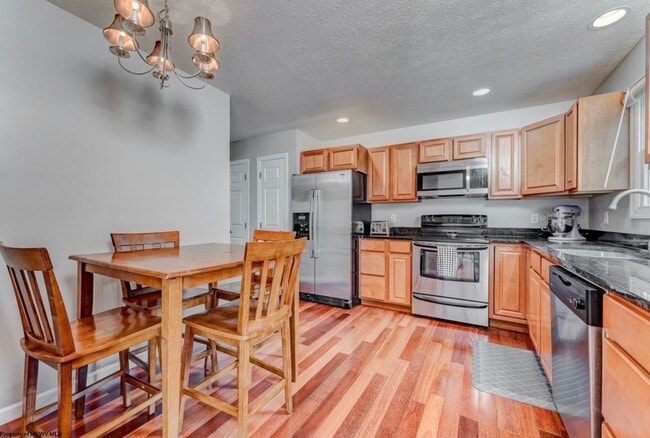 Building Photo - 276 Palisades Dr