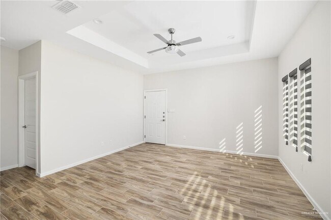 Building Photo - 907 Clarence Drive