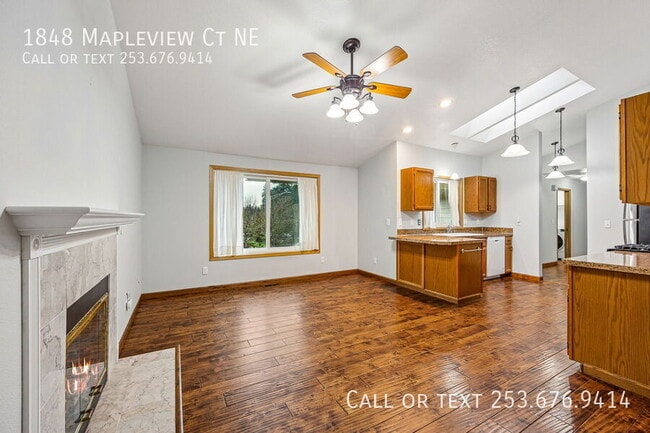 Building Photo - 1848 Mapleview Ct NE