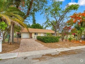 Building Photo - 1320 Barbizon Ln