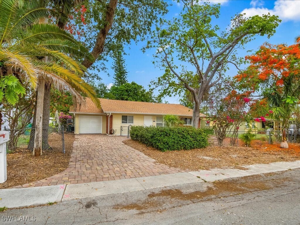 Primary Photo - 1320 Barbizon Ln