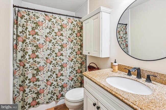 Building Photo - 832 Clifton Ave