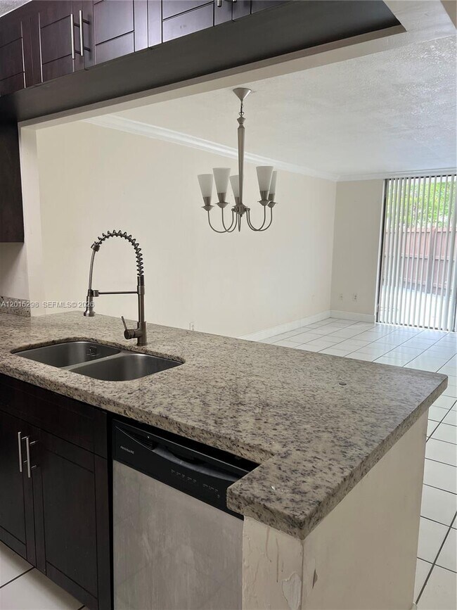 Foto del edificio - 8307 SW 142nd Ave