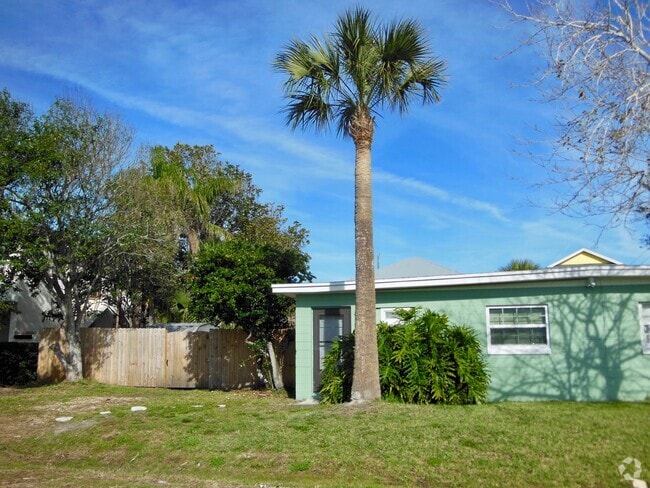 Building Photo - 405 Upper 8th Avenue South