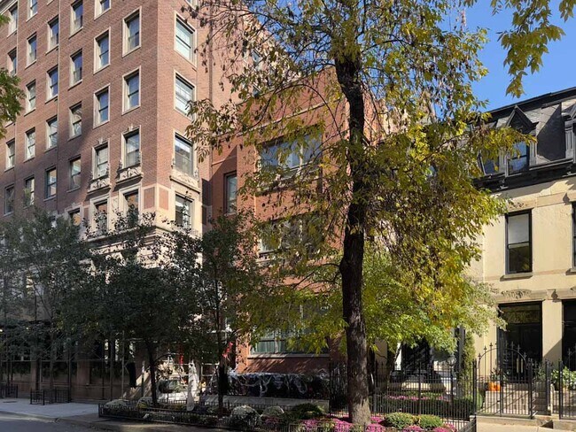 Building Photo - 1247 N State Pky