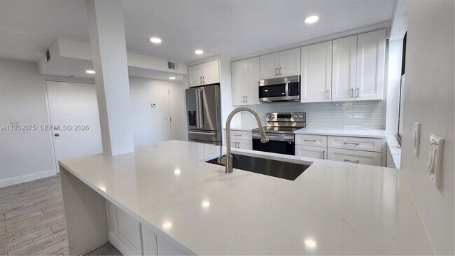 Foto del edificio - 750 Egret Cir