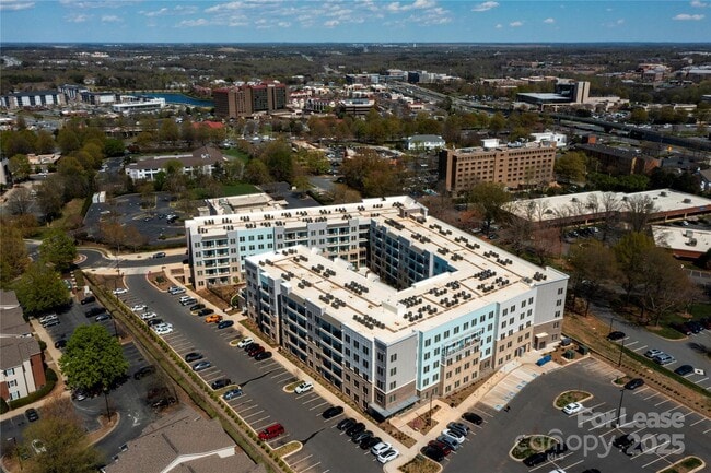 Foto del edificio - 8501 University Executive Park Dr