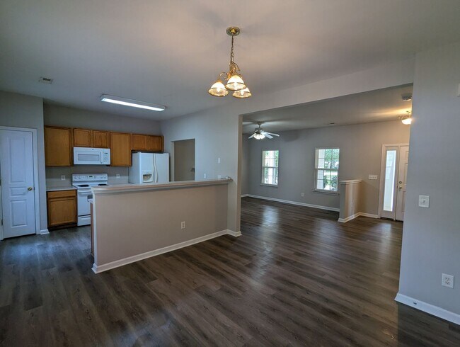 Foto del edificio - CORNELIUS 3 BEDROOM 2.5 BATH W/FENCED YARD