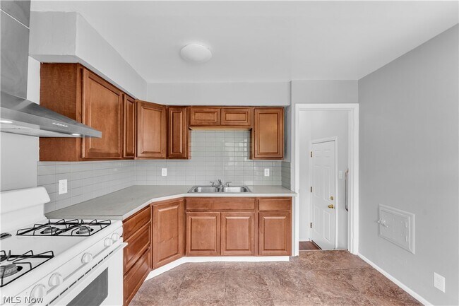 Foto del edificio - 16605 Glenpark Ave
