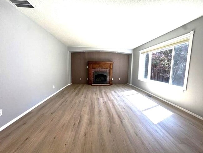Building Photo - 793 NE 61st Ct