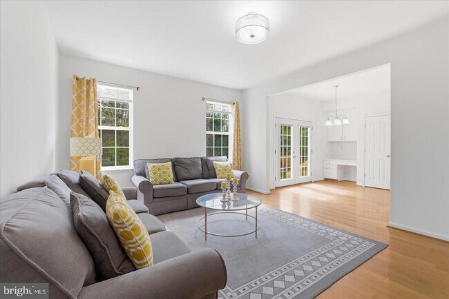 Foto del edificio - 8863 Flatbush Ct