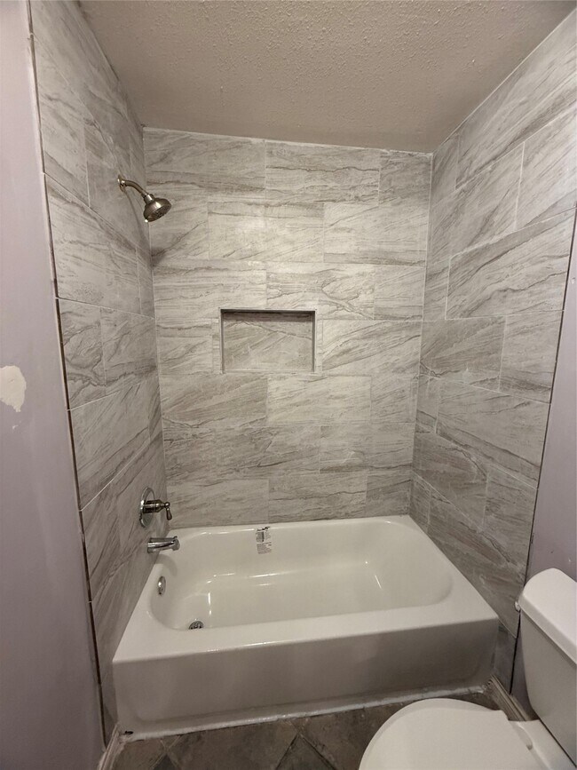 Foto del edificio - 4027 Summit Valley Dr