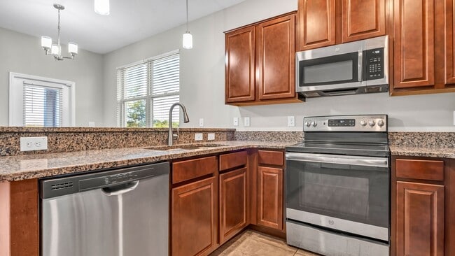 Building Photo - MOVE IN READY! Beautiful two story Townhom...