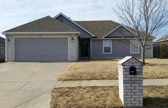 Building Photo - 1117 S Spinnaker Dr