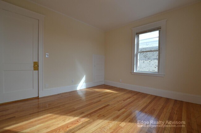 Building Photo - 82 Claymoss Rd