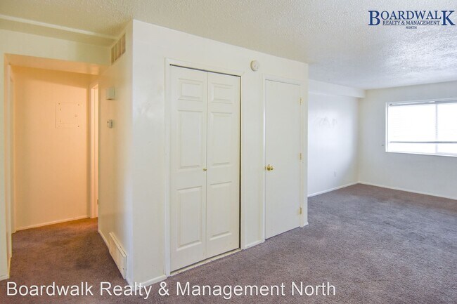 Building Photo - 2350 W 6000 S