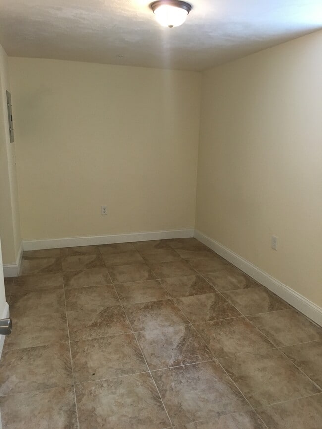 Photo - 423 Pawtucket St Apartment