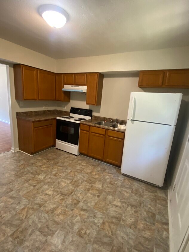 Kitchen - 250 Herndon St